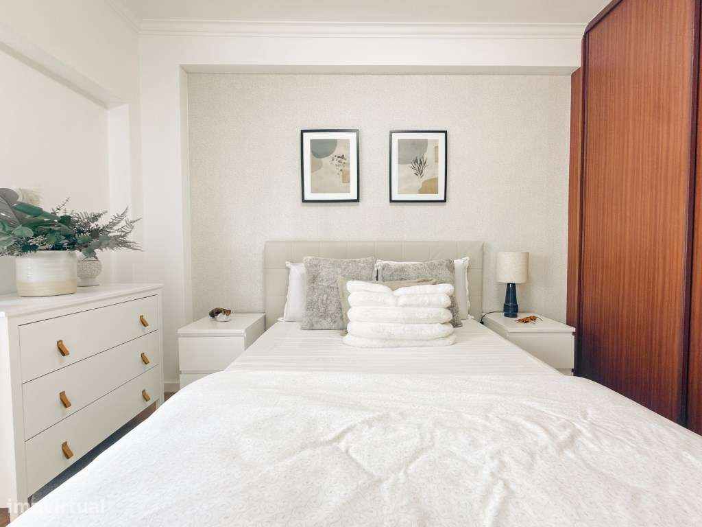 Apartamento T2 renovado e mobilado em Massamá com 107 m² e arrecadação-23