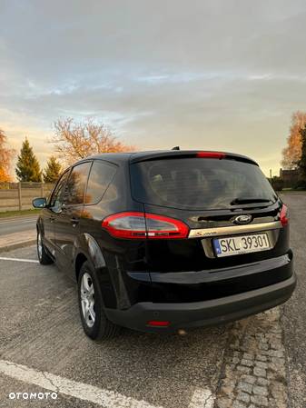 Ford S-Max - 13