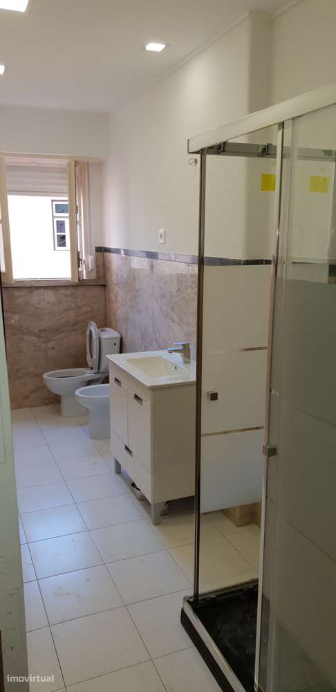 T5 com 3 casas de banho e 200m² em Lisboa - Grande imagem: 4/33