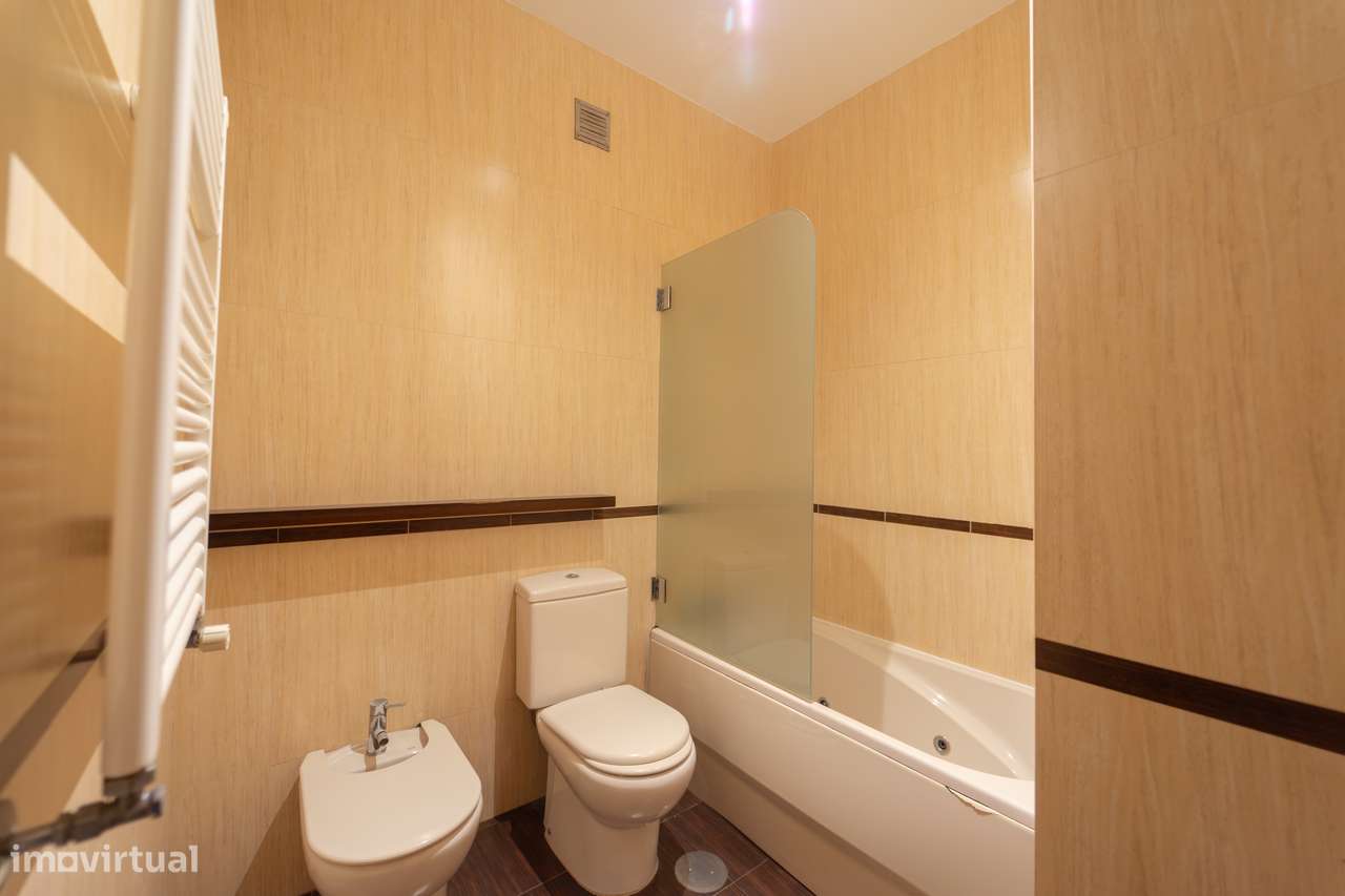 T5 Penthouse na Av Fernão Magalhães - Centro do Porto com Terraço-17