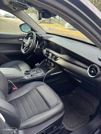 Alfa Romeo Stelvio 2.2 D AT8 - 9