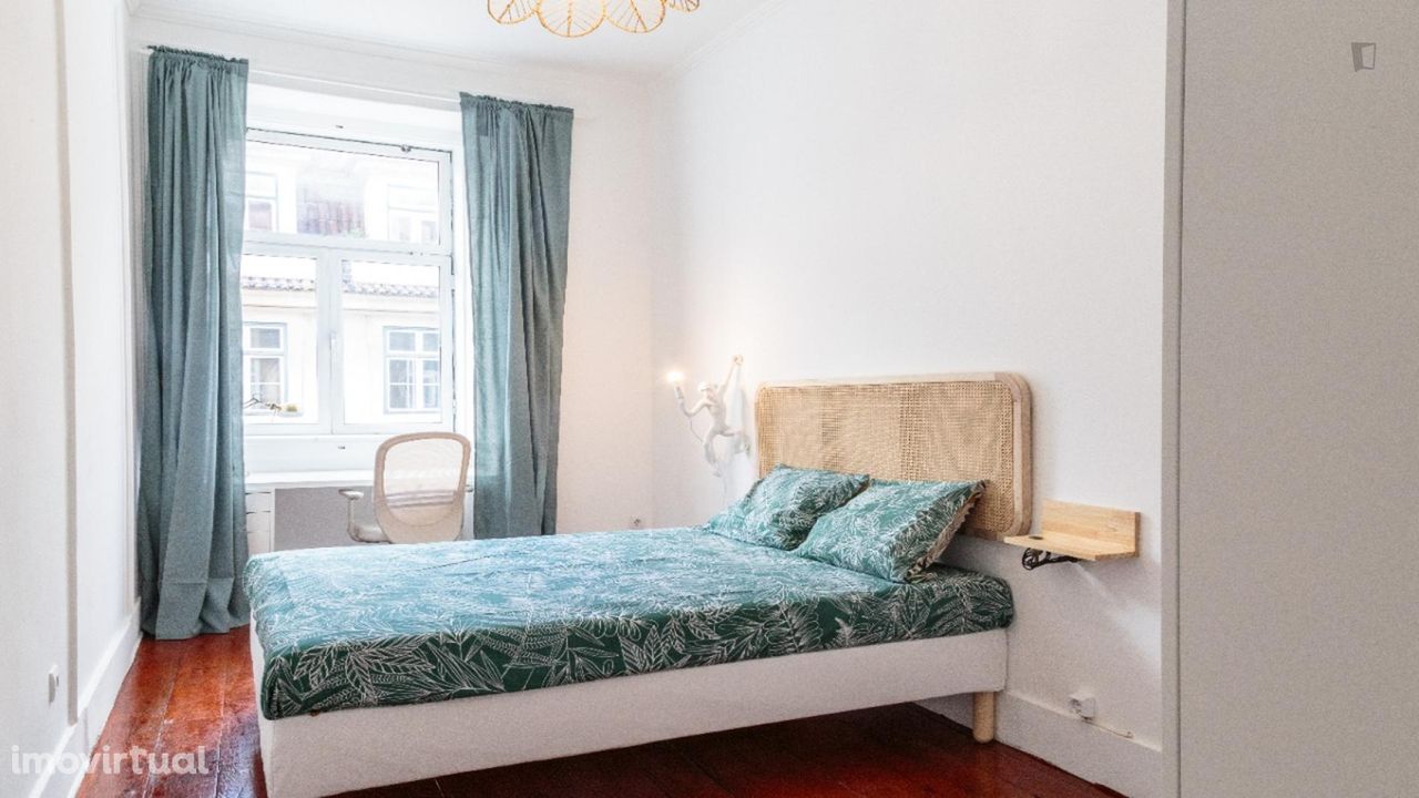 663102 - Quarto com cama de solteiro em apartamento com 10 quartos