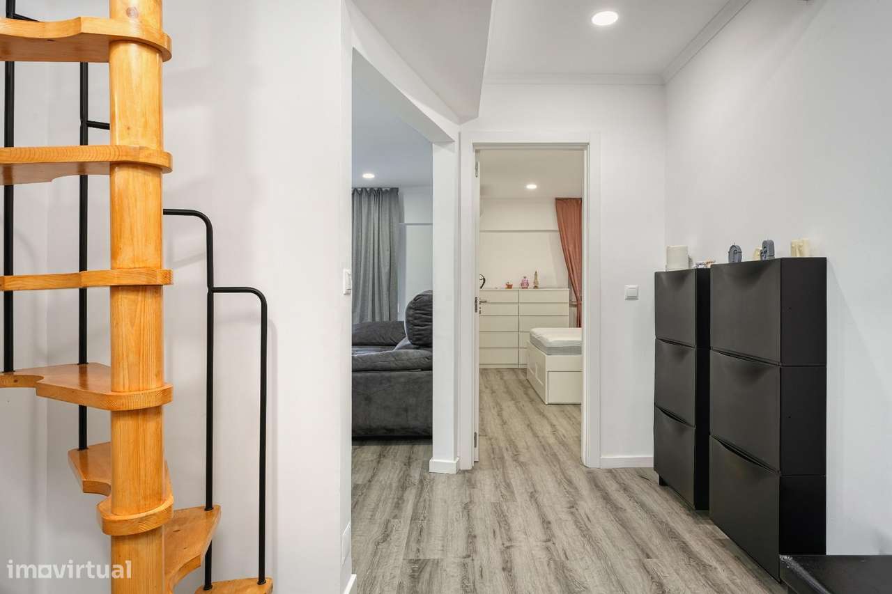 Apartamento T2+1 Totalmente Remodelado no Casal do Marco, Seixal-2