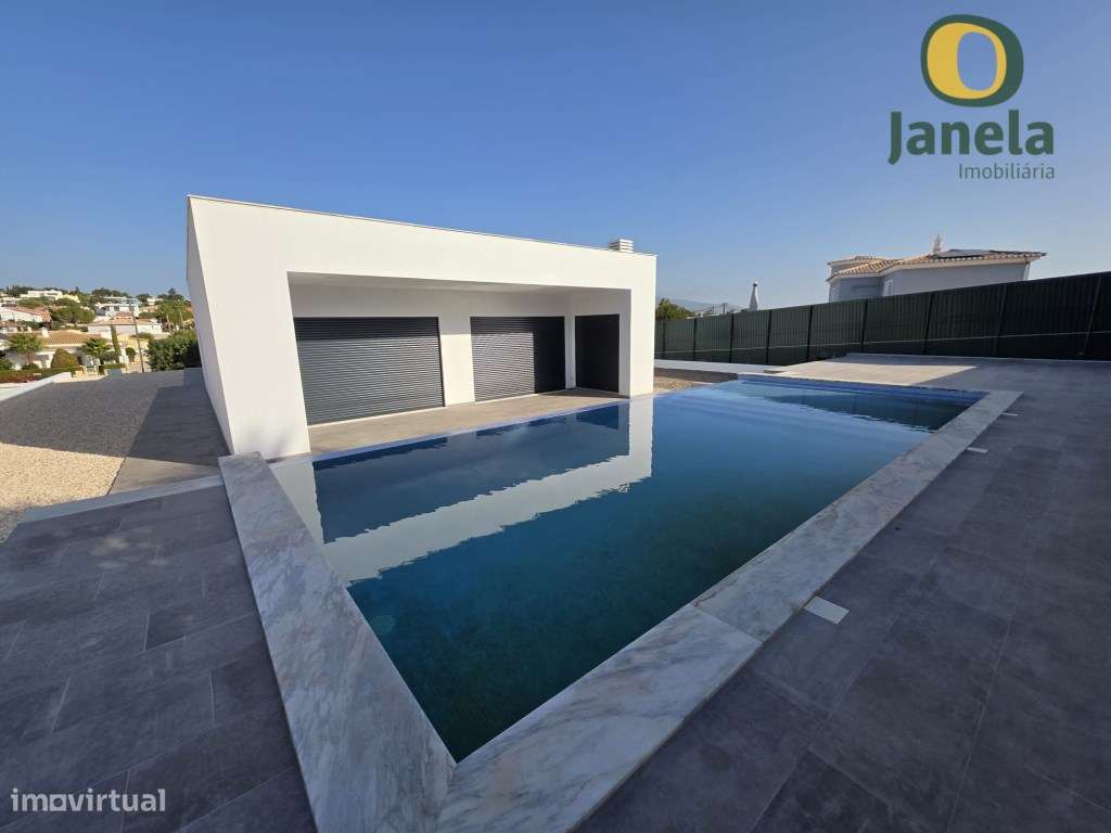 NOVA moradia Contemporânea com piscina overflow - Grande imagem: 4/20