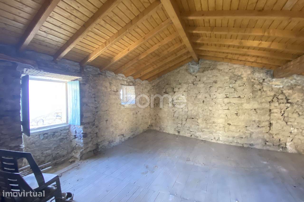 Moradia T2 para reabilitação na zona centro - Grande imagem: 5/9