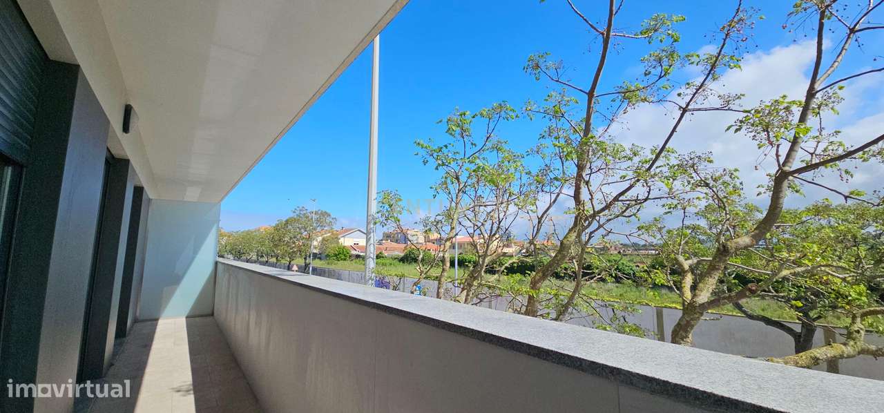 Apartamento T3 de Luxo em Condomínio Fechado com Piscina-33