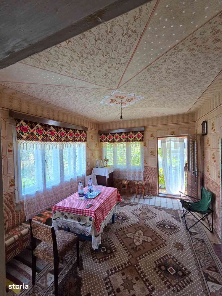 Casa de vanzare cu 4 camere si garaj - Imagine principală: 4/8