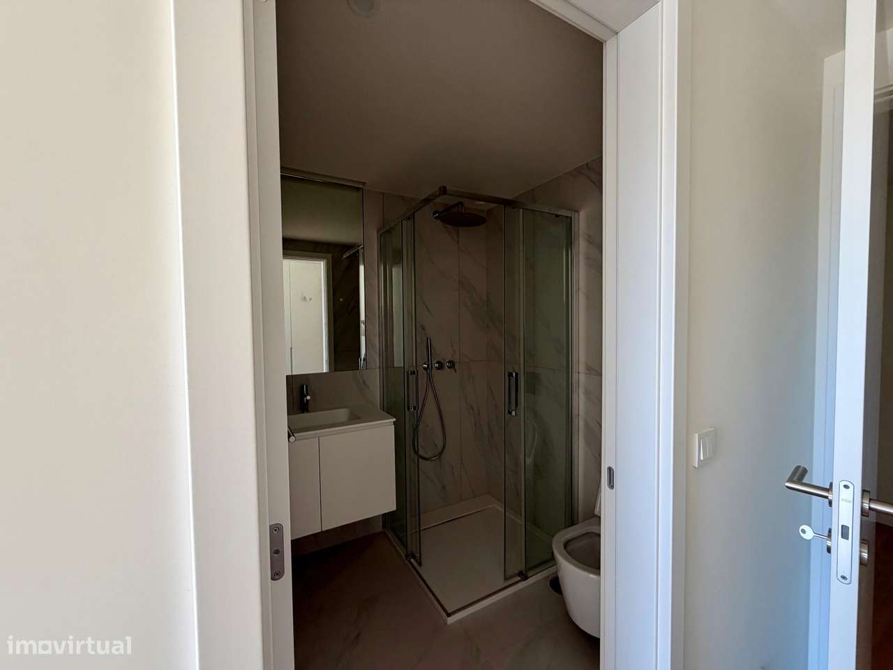 Apartamento T4 condomínio c/ piscina – Av. Novas-10