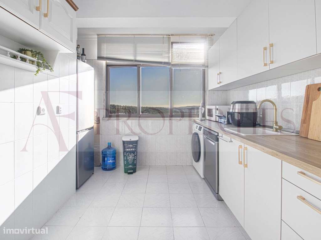Apartamento T2 Luminoso e Remodelado em Zona Tranquila da Rinchoa-7