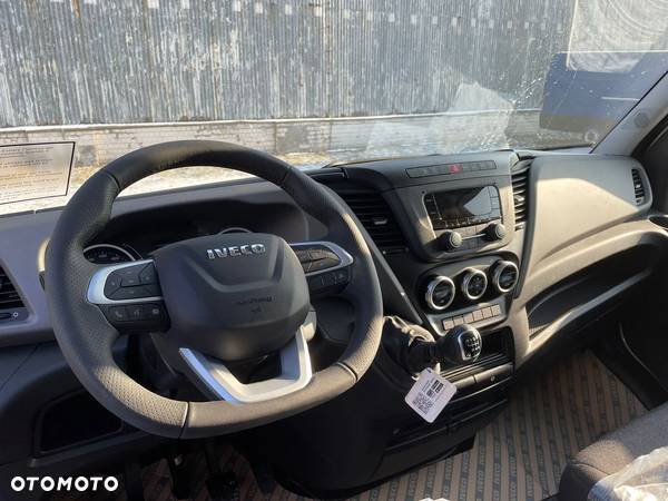 Iveco Daily 50C18HZ kontener z windą - 13