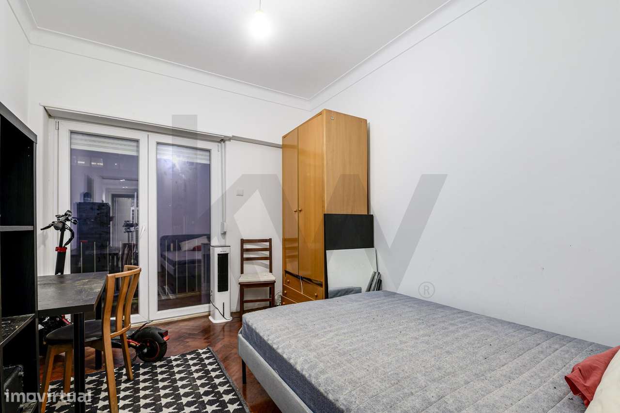 Oportunidade Única em S. Domingos de Benfica: T4 com Potencial e Local-14