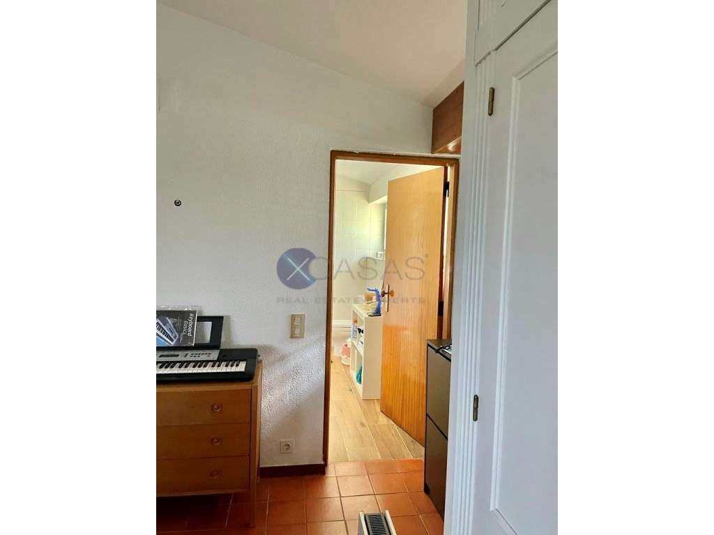 Moradia para remodelação, situada em Albarraque.-8