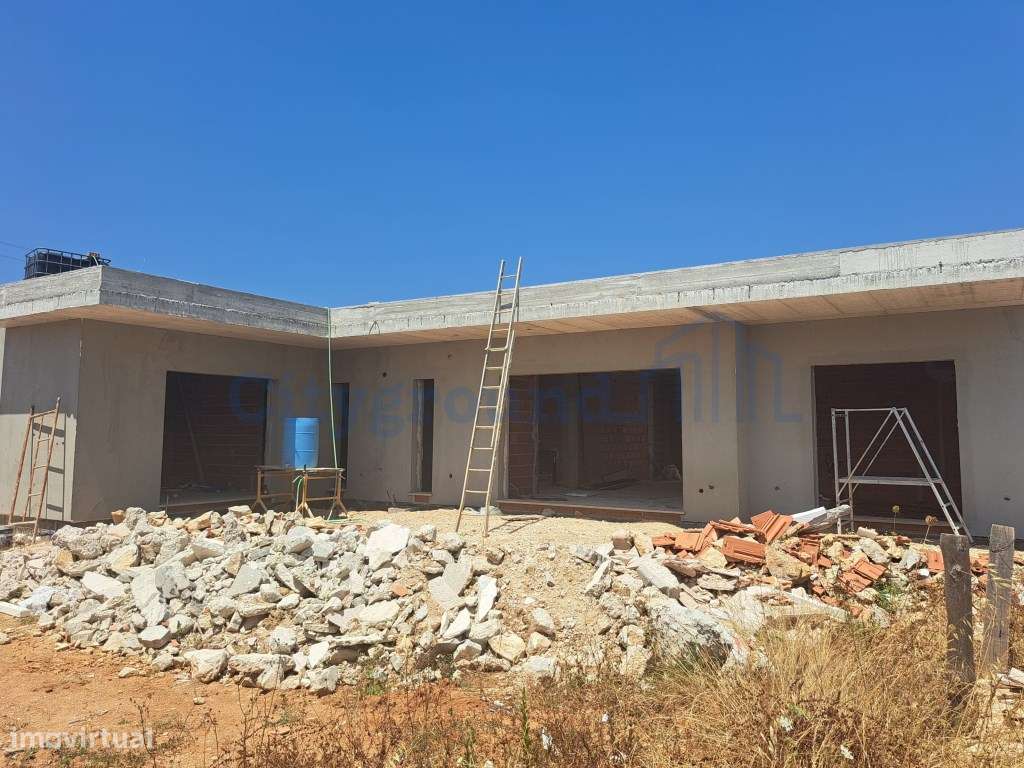 Moradia lote B - Moradia isolada térrea T3 com garagem e piscina em... - Grande imagem: 2/22