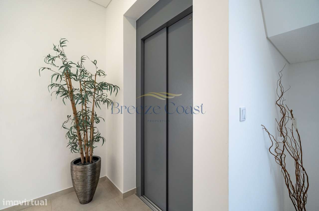 Moradia T4+1 de luxo com elevador-9