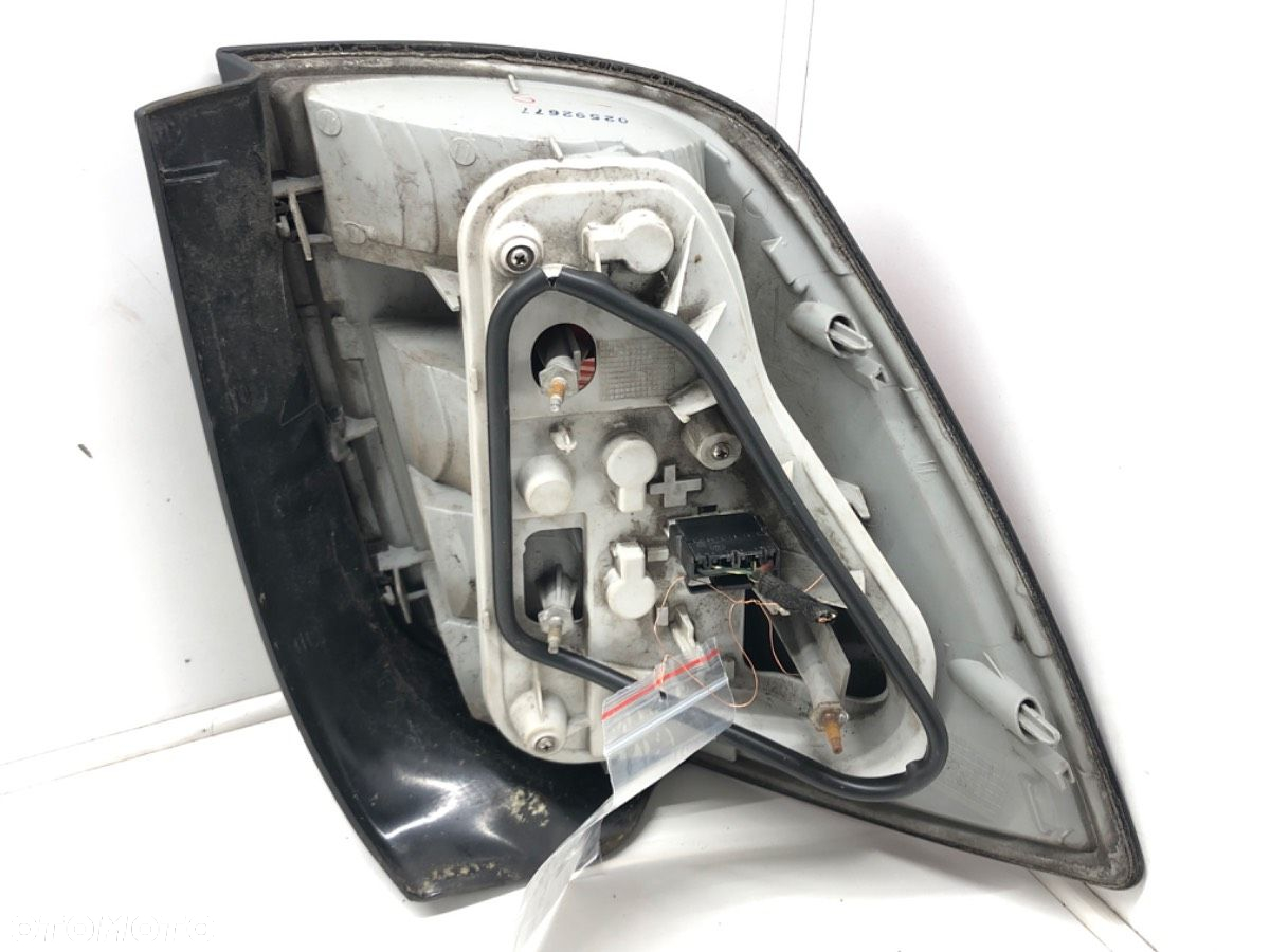 LAMPA PRAWY TYŁ OPEL ASTRA H Kombi (A04) 2004 - 2014 1.6 (L35) 77 kW [105 KM] benzyna 2004 - 2010 - 3