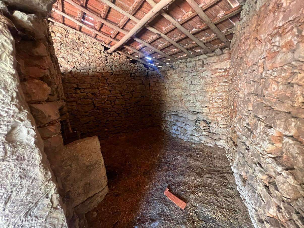 Casa em Pedra - CH3172/26-7