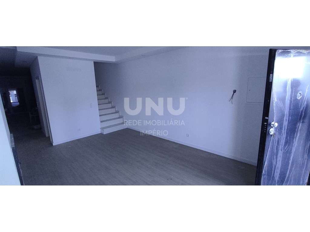 MORADIA PREMIUM TRIPLEX 5 ASSOALHADAS em Fernão Ferro 3 WC-31