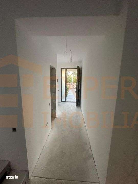 Vila deosebita de vanzare - zona Mamaia Nord pe malul lacului - Imagine principală: 5/15