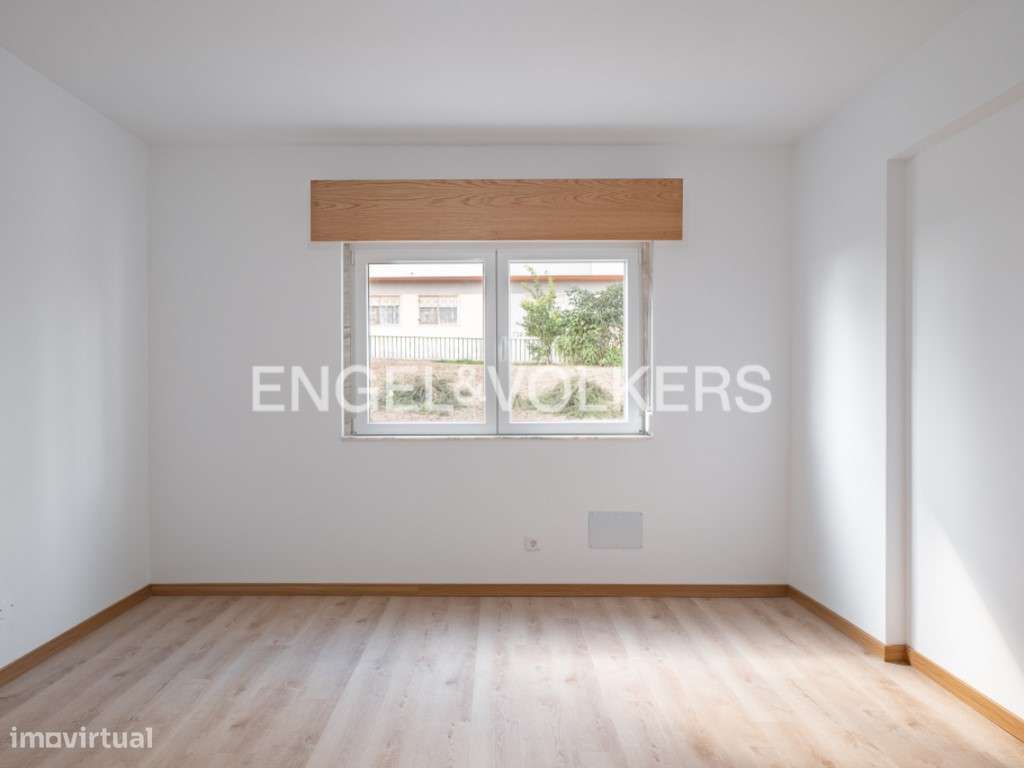 T2 Remodelado com 83m2 no Casal de S. Brás-0