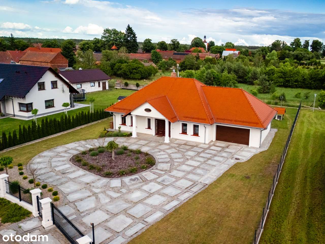 Dworek w Grochowicach. Przestrzeń. Wysoki standard. Otoczenie lasów.