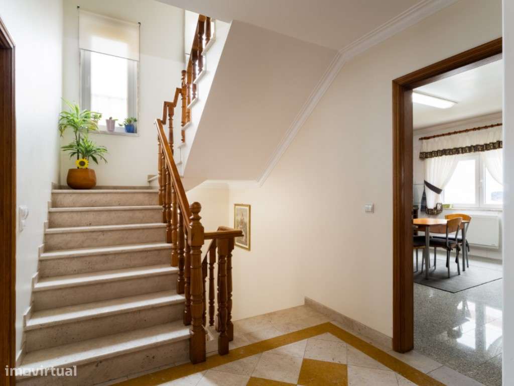 Moradia T4+1 localizada no bairro do 'Casal Novo'.-30