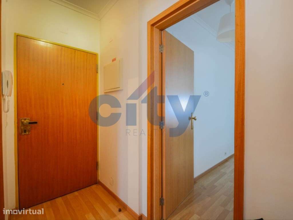 APARTAMENTO T1 COM GARAGEM EM TELHEIRAS JUNTO AO PINGO DOCE-10
