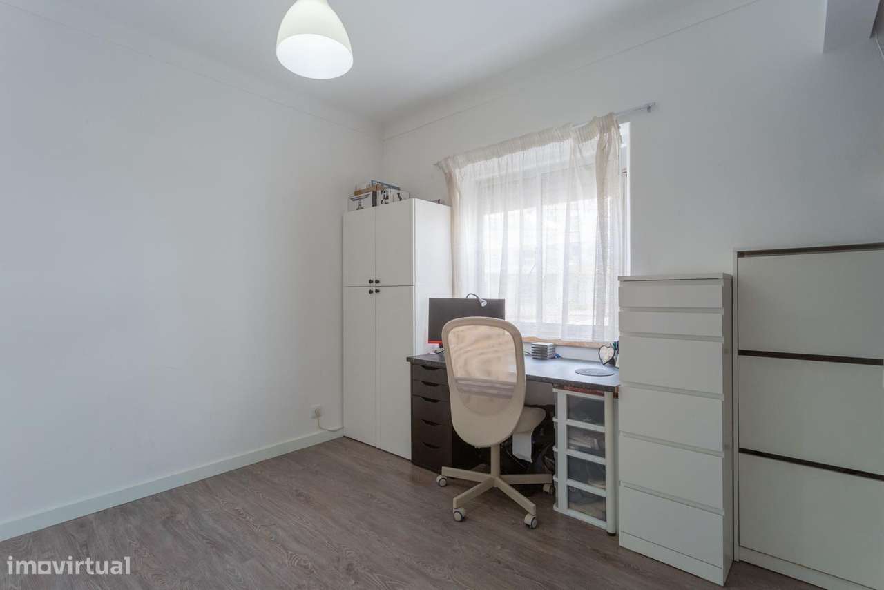 Apartamento T2 Remodelado - Laranjeiro-10
