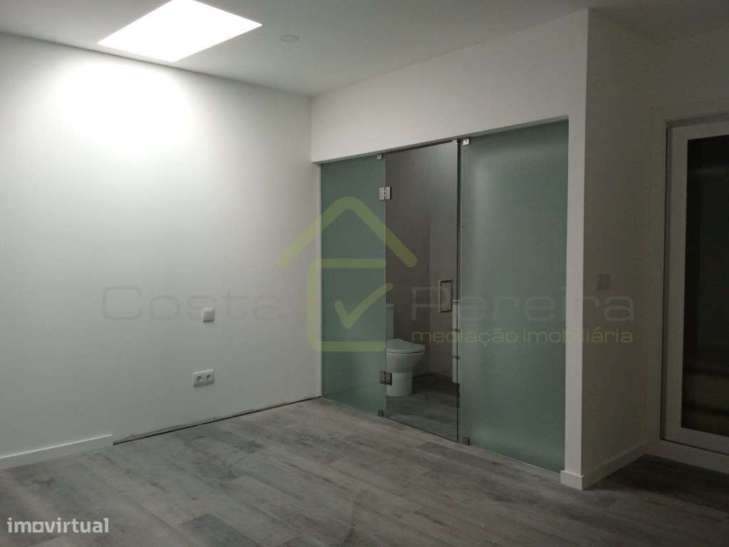 Moradia t3 com espaço exterior a minutos das praias-9