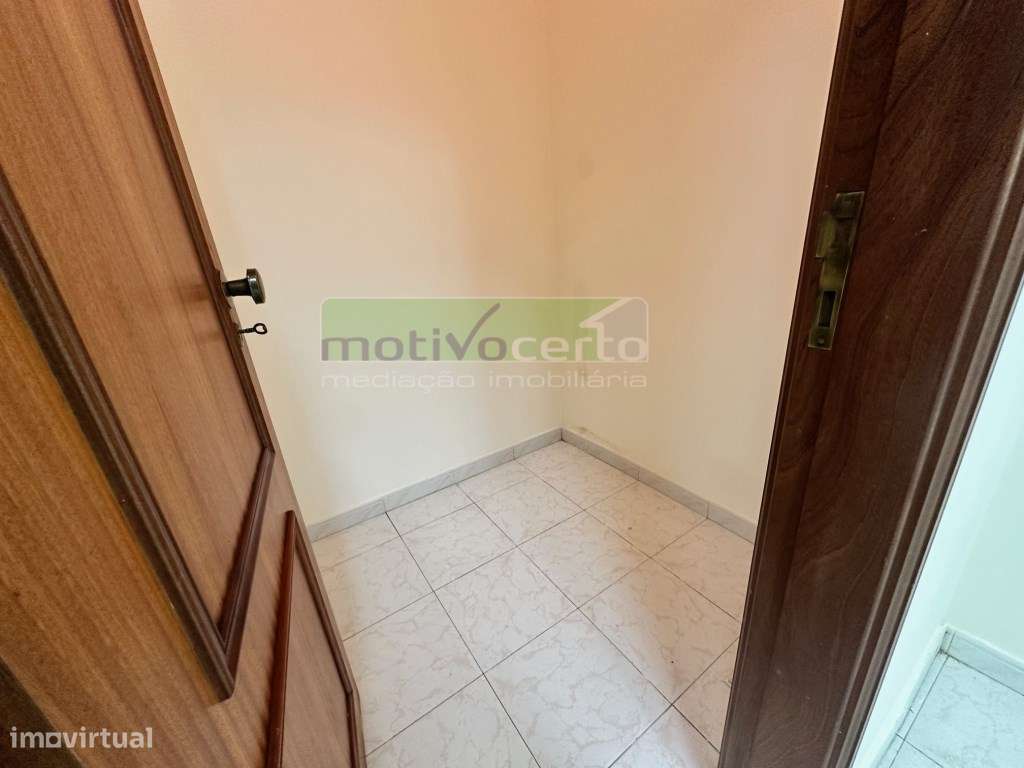 Loja com Saída de Fumos no Casal do Cotão. Excelente Oportunidade e...-5