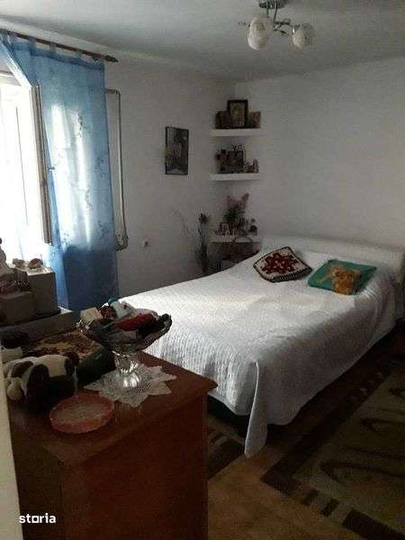 Casa  decomandata cu gradina - Imagine principală: 5/8