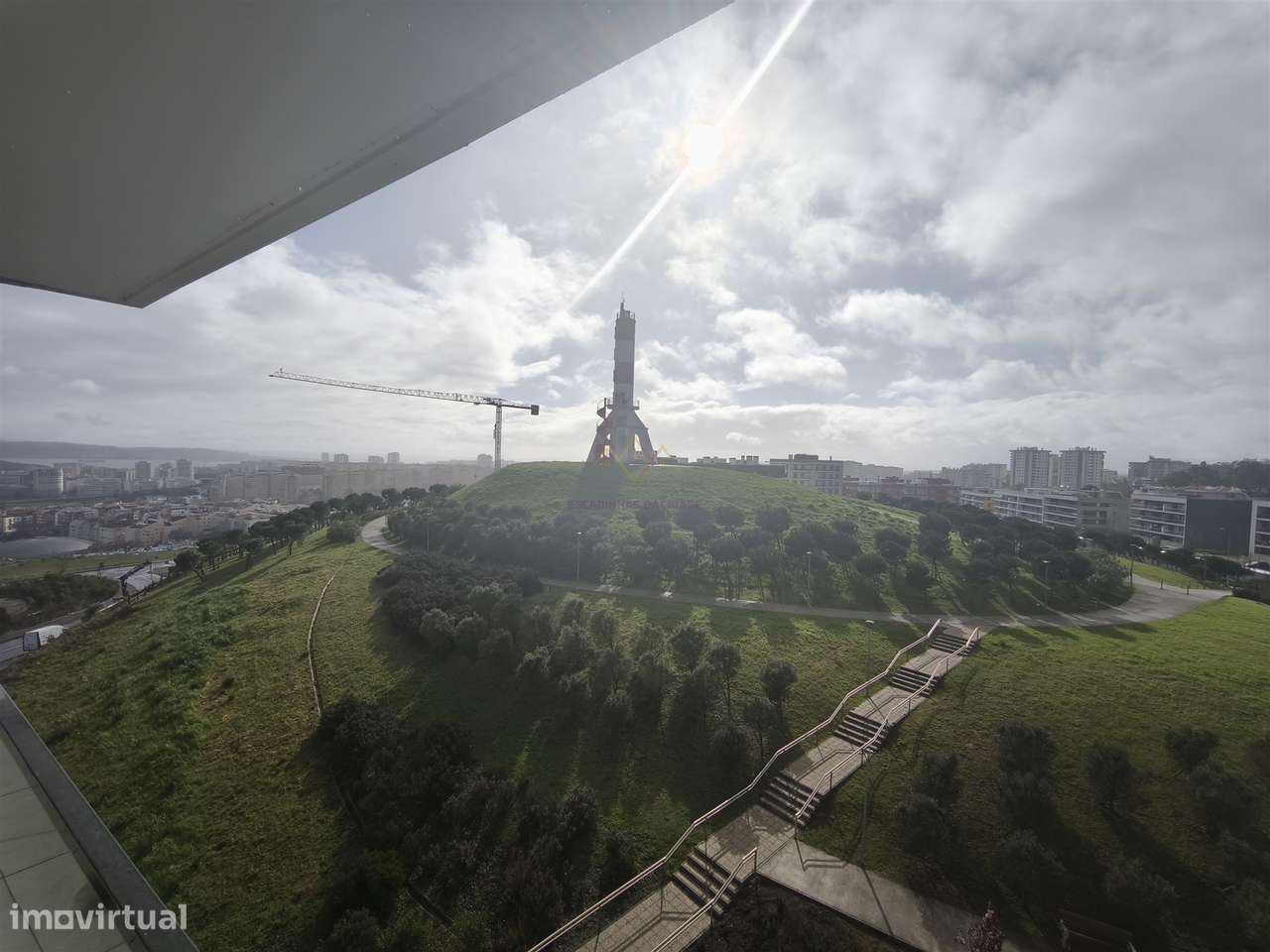 Elegância e Conforto em Carnaxide: T2 com Varandas, 2 Lugares de Garag-28
