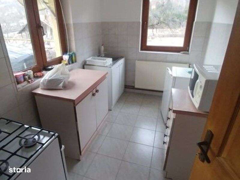 Comarnic vila  2010 P+1+pod,mobilata,utilata, teren 1811mp imprejmuit-3