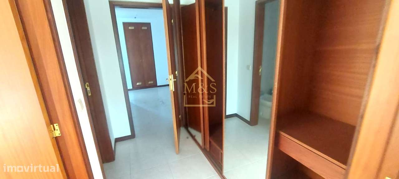 Apartamento T4 Duplex - Varandas - 2 Lug.Garagem - Porto-8