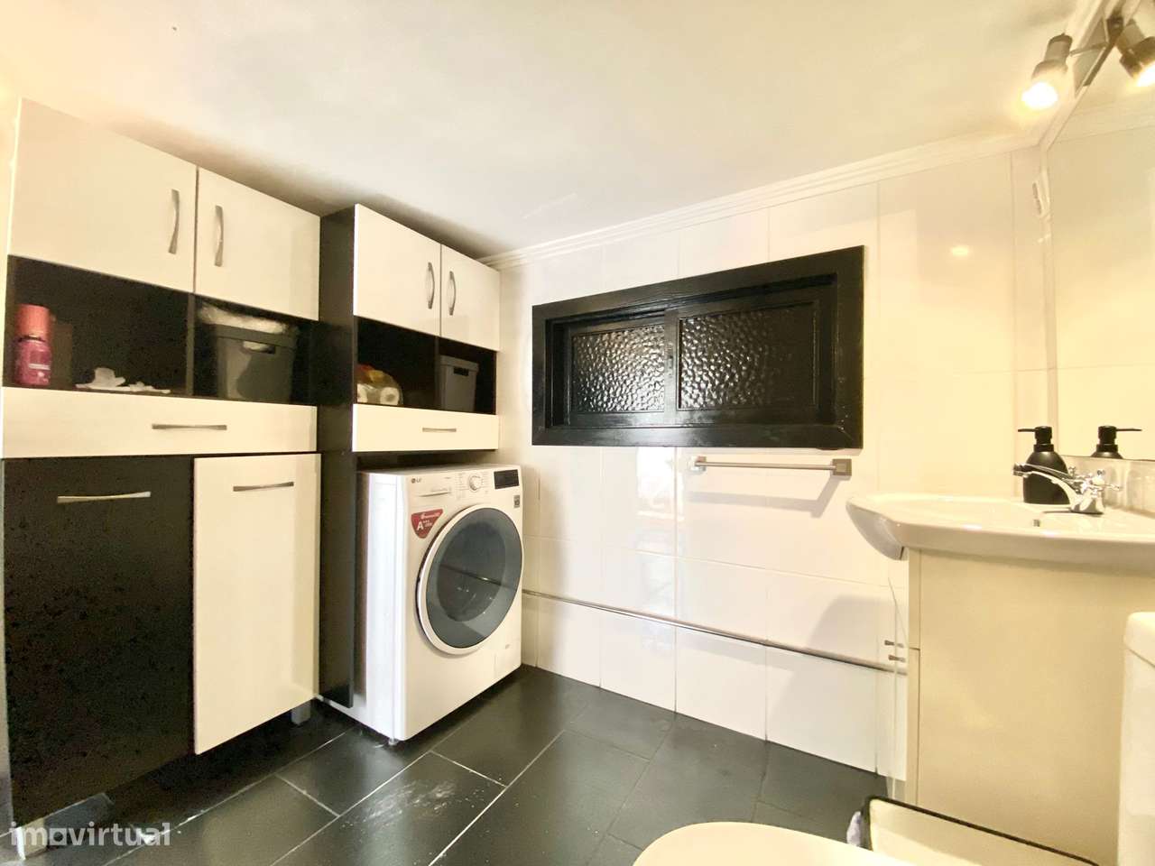 Moradia Geminada T3+3 no Coração da Cidade: Conforto e Sofisticação co - Grande imagem: 5/23