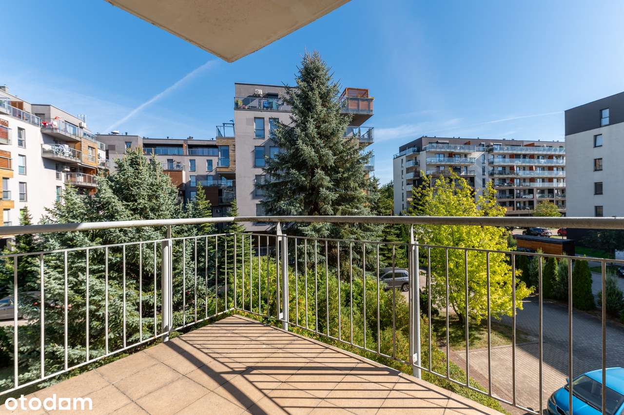 Mieszkanie dla osób szukających przestrzeni z 3 balkonami i parkingiem-17