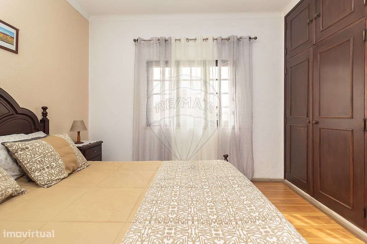 Moradia T5 + Moradia T2 | Terreno 3.717 m² | Azeitão-14