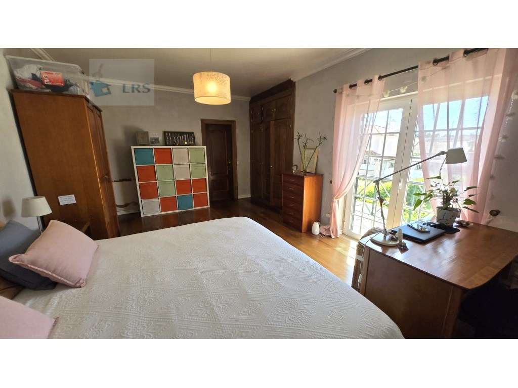 Moradia em Alcoitão - Excelente Oportunidade

Situada numa zona r...-28