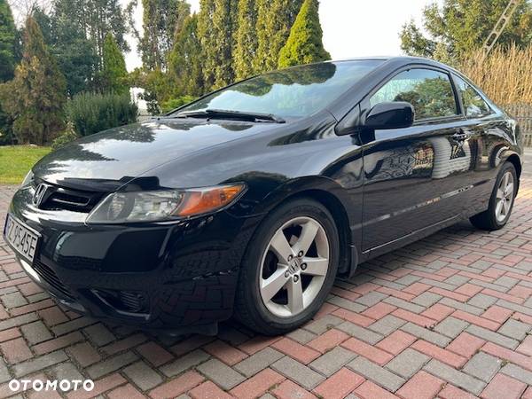 Honda Civic 1.8 LX Coupe - 6