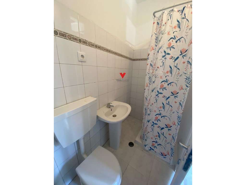 Prédio para recuperar em Campo Ourique-12