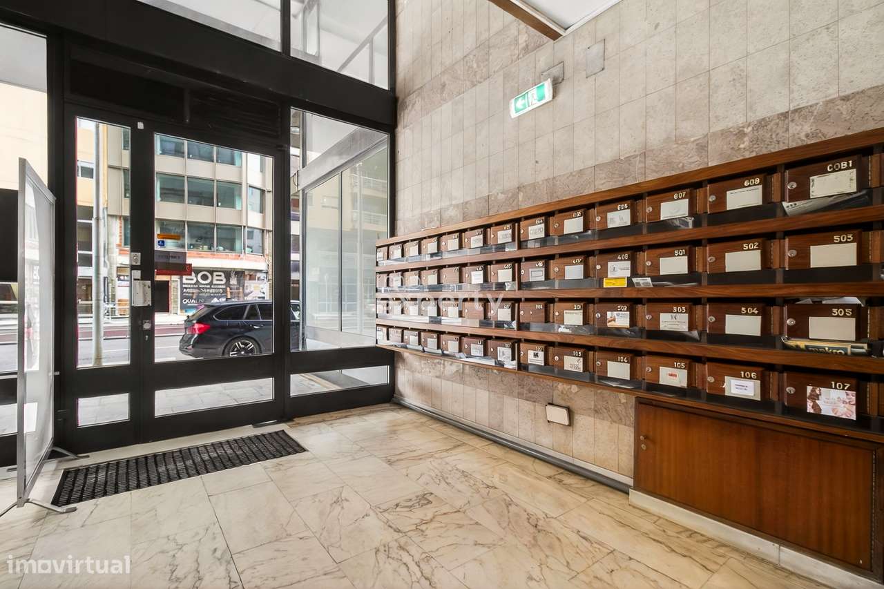 Escritório Renovado na Av. da Boavista, Porto - Grande imagem: 4/20