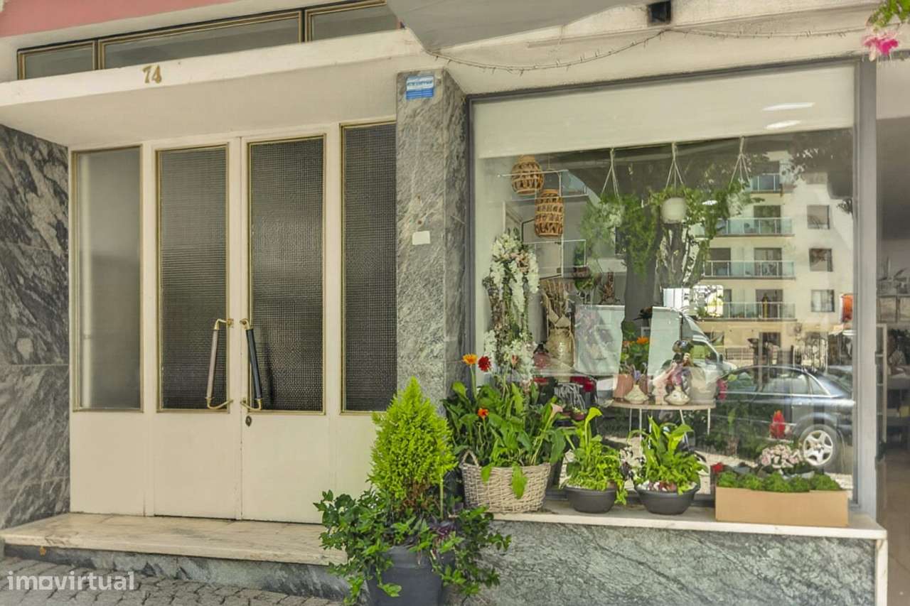 Apartamento T5 luminoso na Av. da Liberdade | Fundão-23