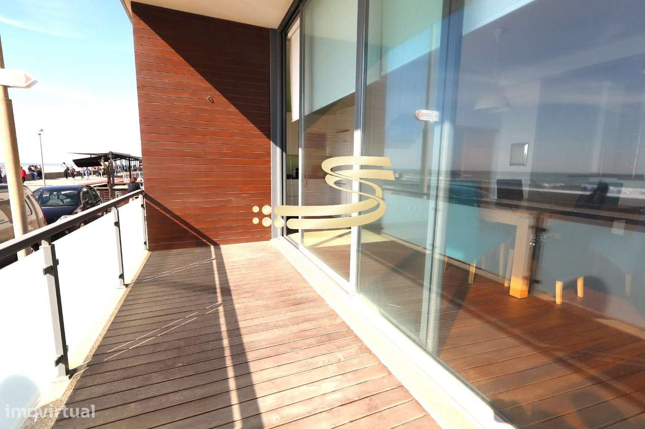 Moradia única na primeira linha de mar em Espinho-5