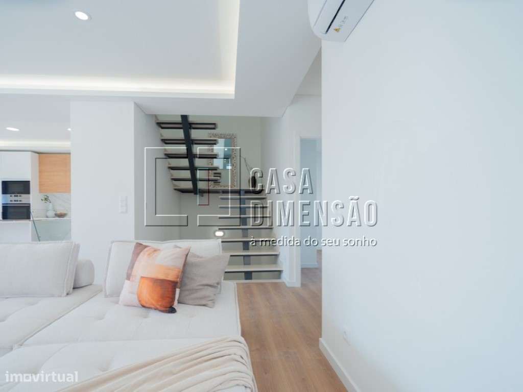 Moradia de tipologia T4+2 na melhor zona da Sobreda, com Piscina, G...-7