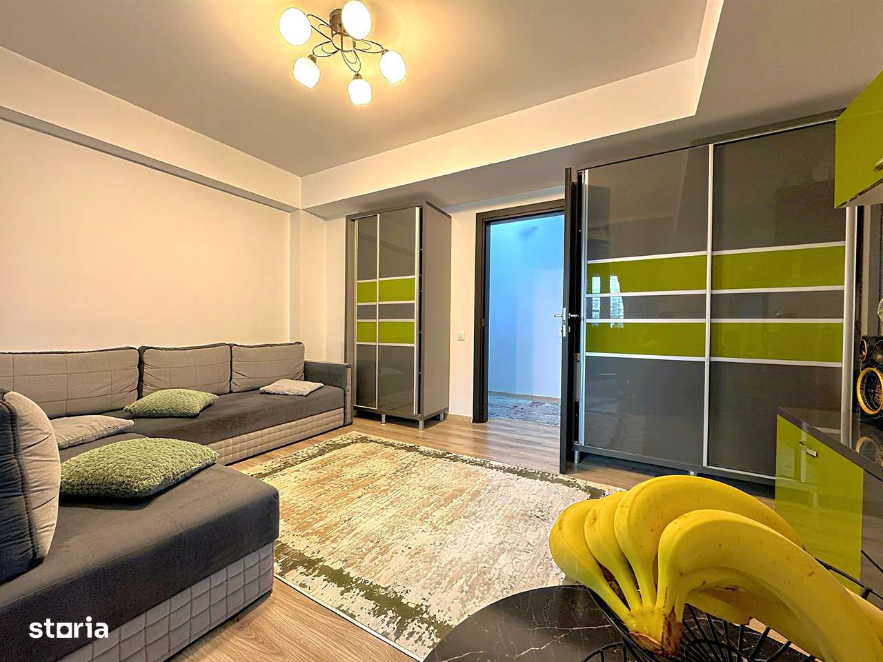 Apartament cu 2 camere decomandat, imobil 2017, renovat in 2025, debara 3mp, balcon inchis 4.81mp, bucatarie inchisa, mobilat si utilat.