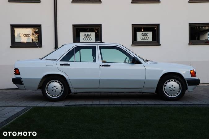 Mercedes-Benz W201 (190) - 1