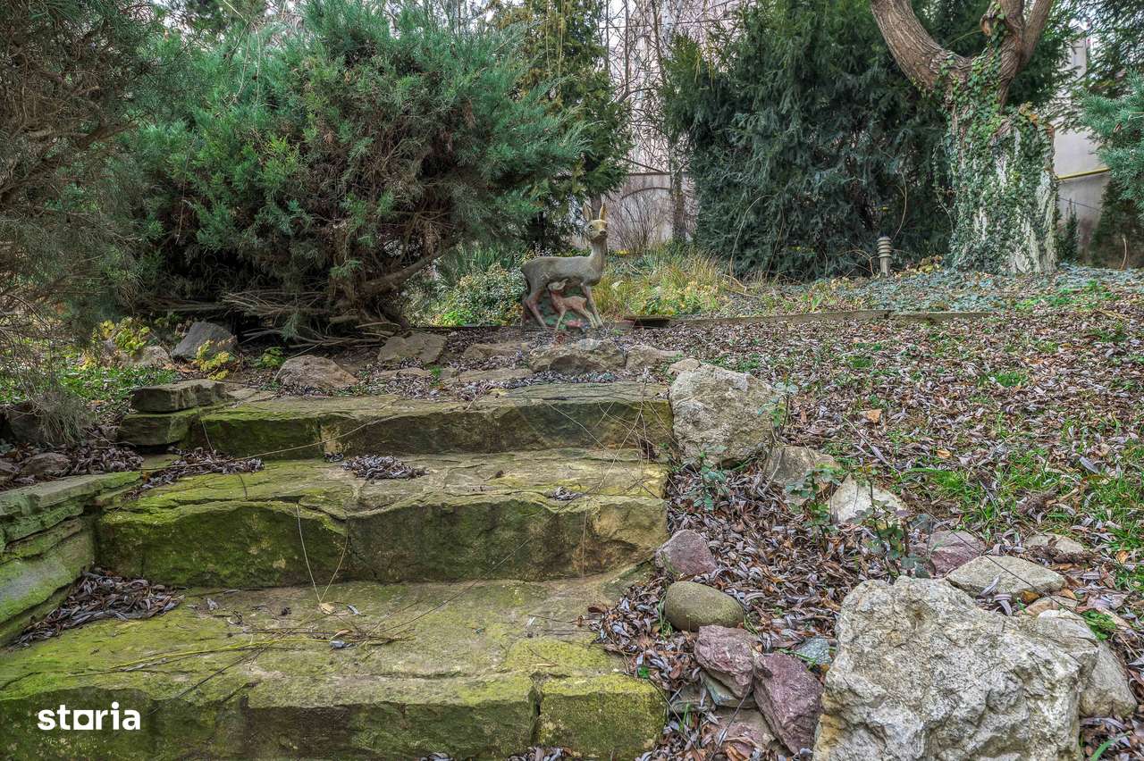 Vila elegantă, spații generoase, finisaje premium, piscina, 3000mp - Imagine principală: 4/20