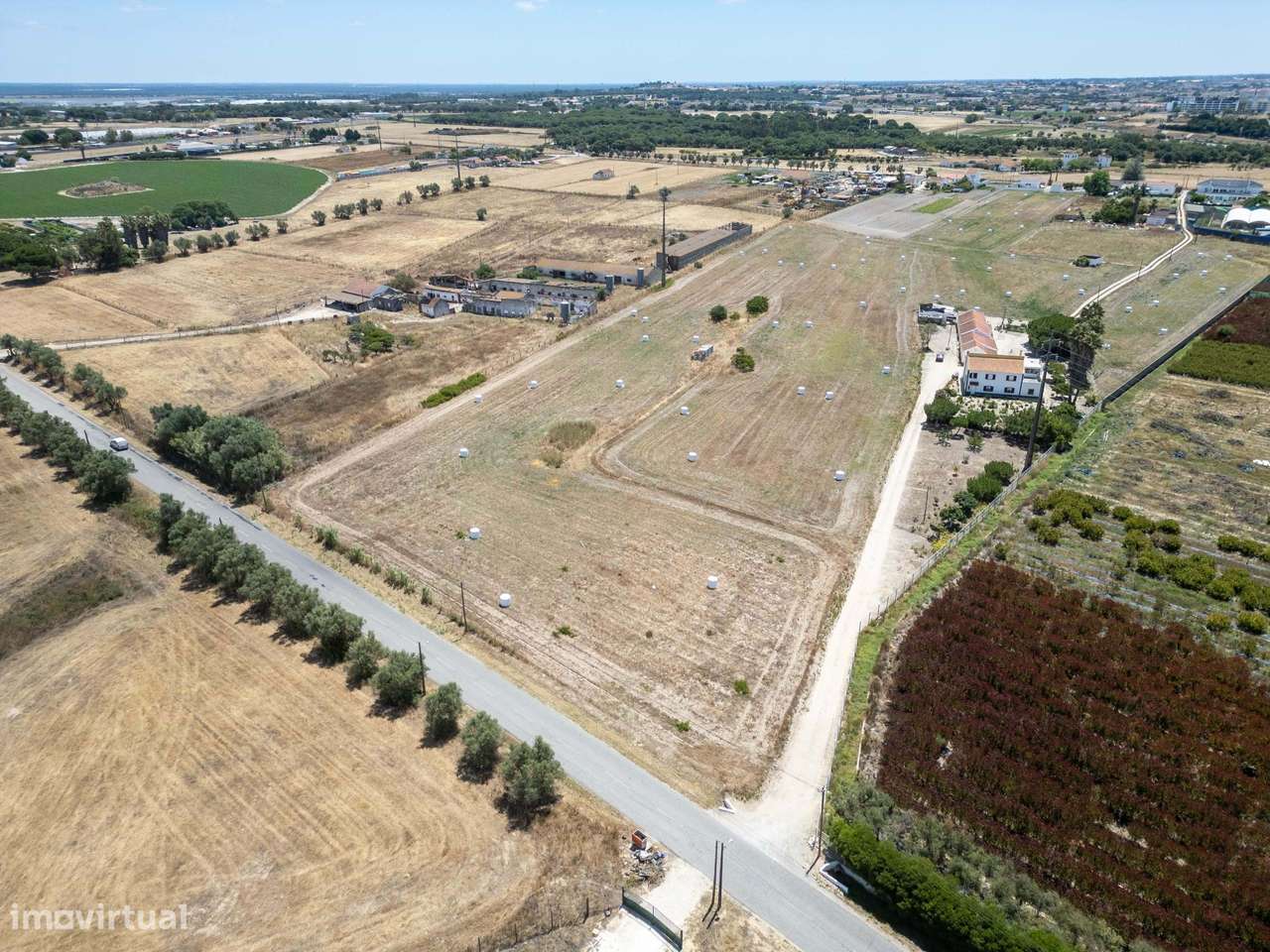 Terreno para venda a 10 minutos (10 km) do campo de Tiro de Alcochete. - Grande imagem: 1/18