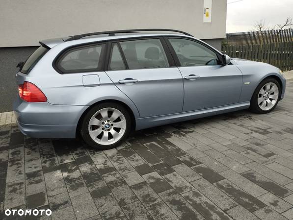 BMW Seria 3 318i Touring - 19