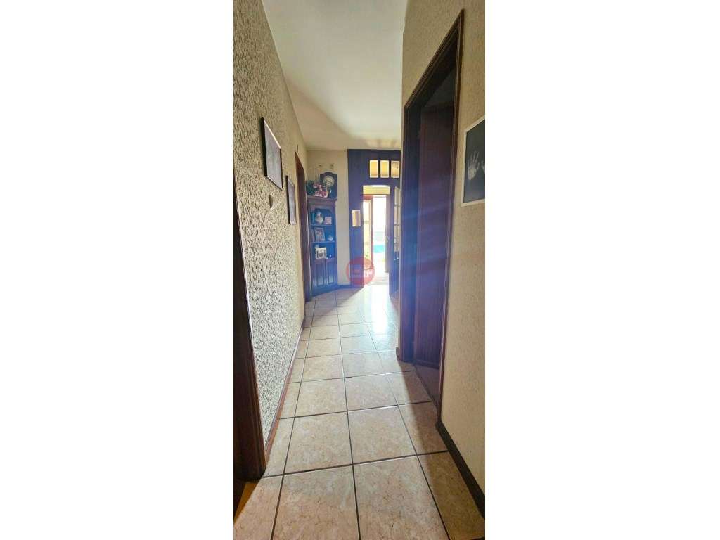 Moradia na Póvoa - Ampla, luminosa e com excelente potencial! - Grande imagem: 4/15