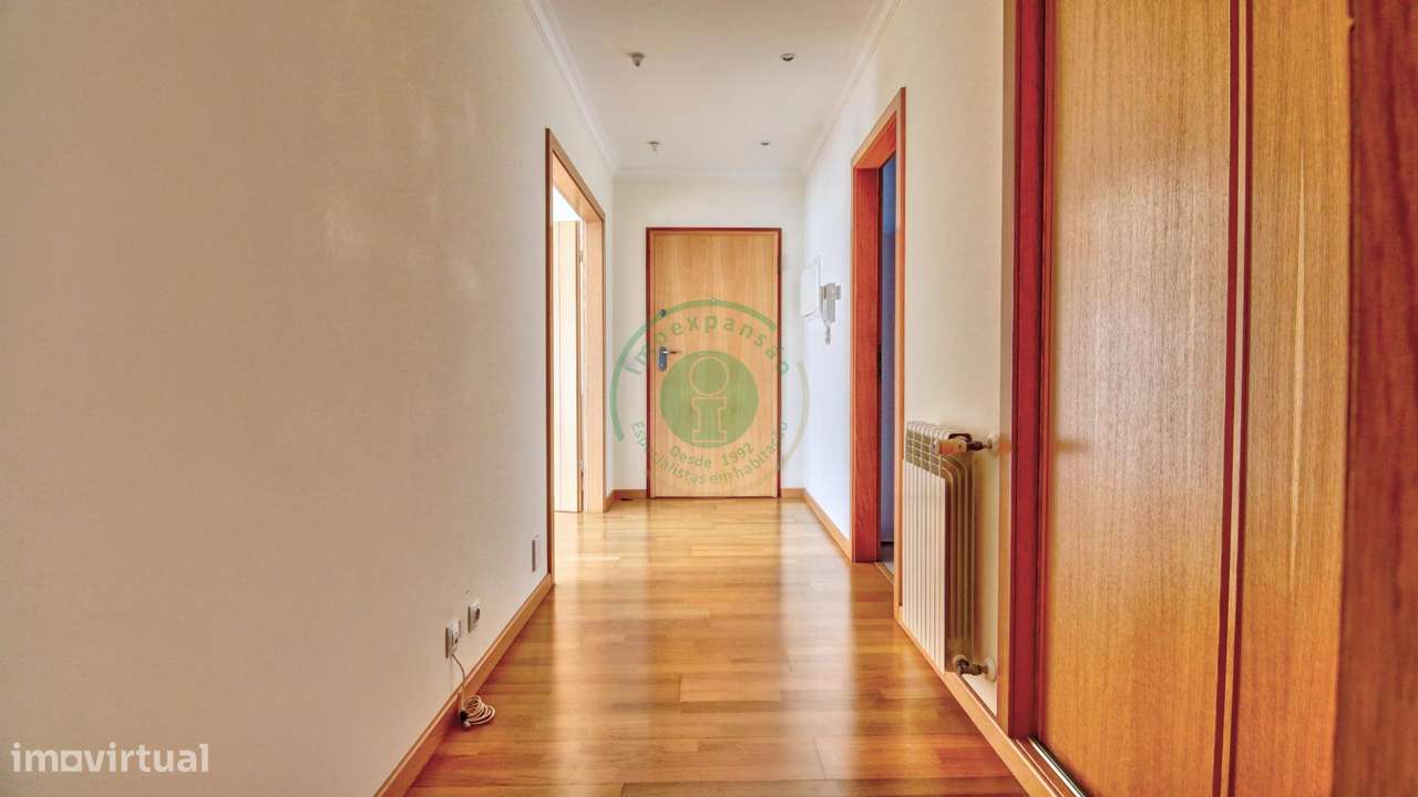 Apartamento T3 com 2 Garagens-10